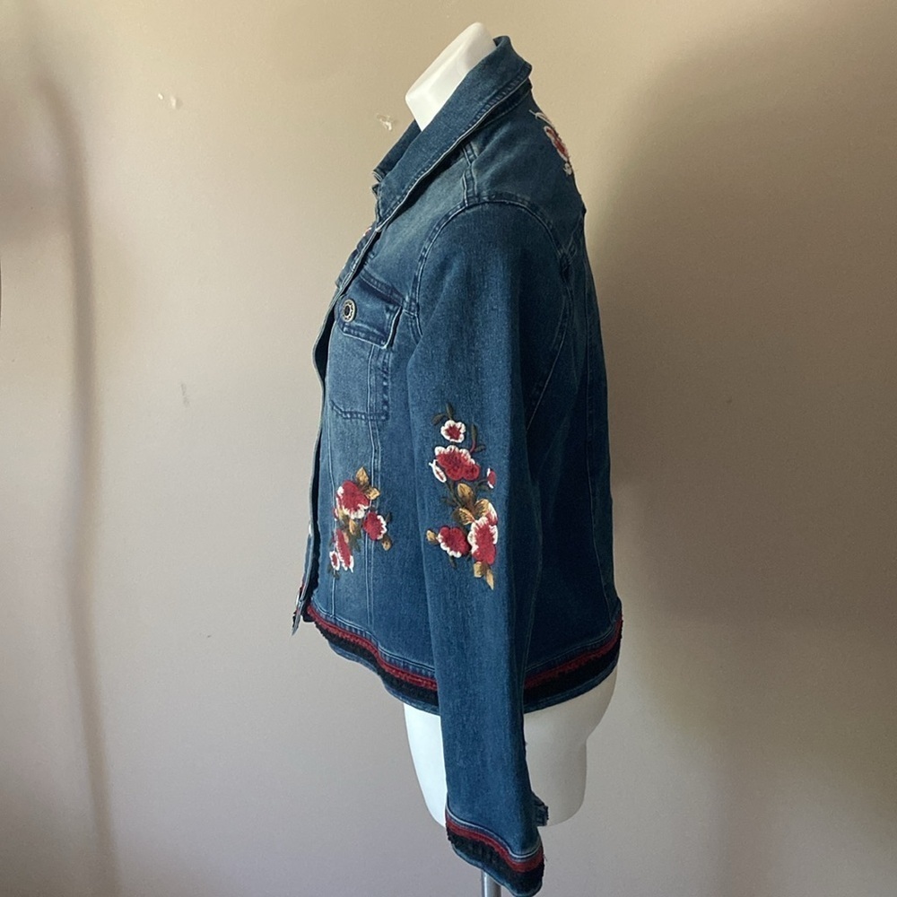Vintage New Direction Women’s Red Floral Embroidered Jean Jacket Size Medium - Picture 3 of 10